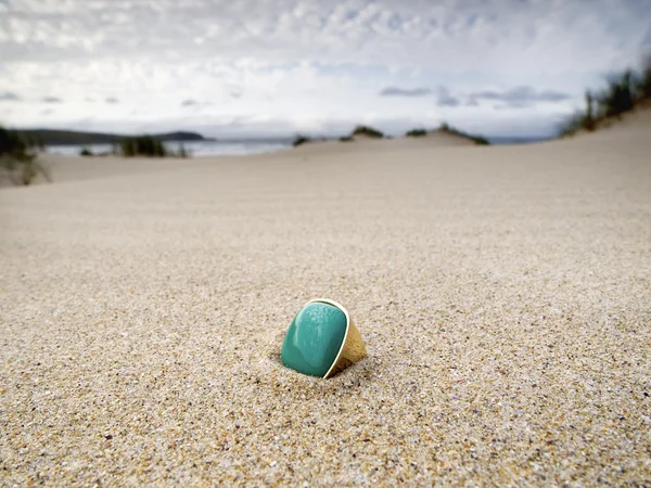 Ring am Strand verloren — Stockfoto