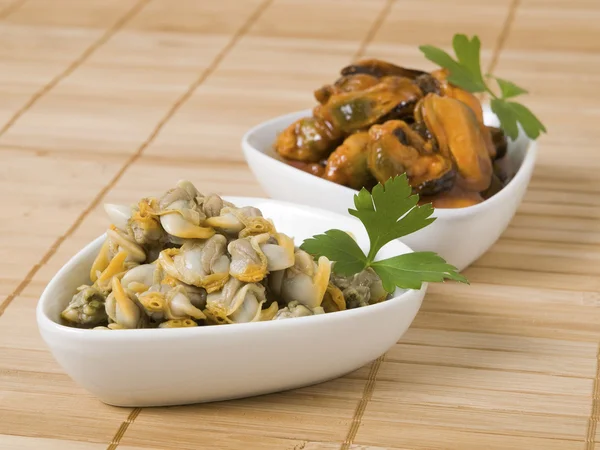 A bowl of cockles and mussels another — Stock Photo, Image