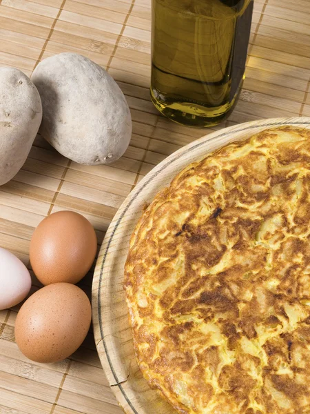 Tortilla spagnola con uova, olio d'oliva e patate — Foto Stock