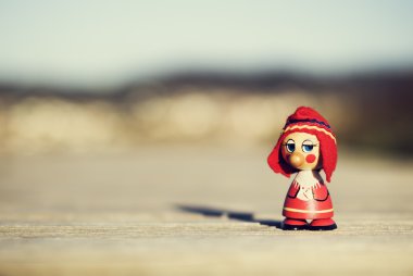 Kameraya bakarak küçük bebek