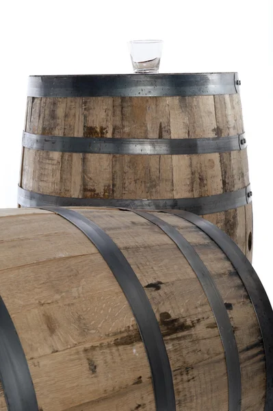 Vidrio de whisky en barril vertical —  Fotos de Stock
