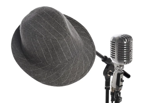 Mikrofon, stojan a klobouk — Stock fotografie
