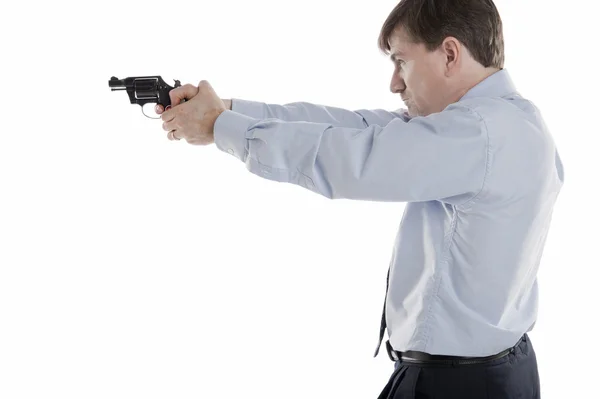 Бизнесмен, нацеленный на пистолет — стоковое фото