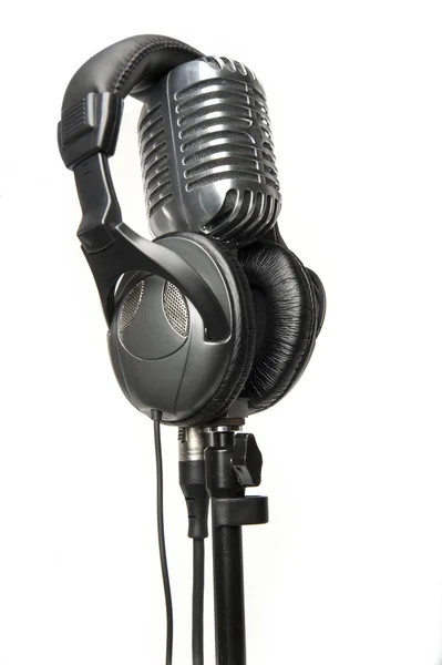 Vintage Microphone with modern headphones — Stock Photo, Image