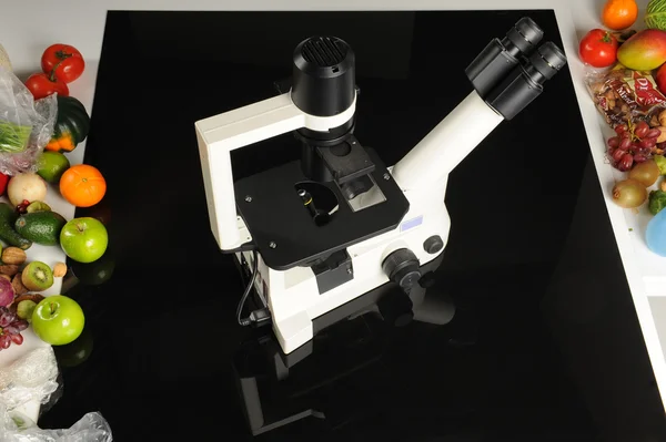 Professionelt mikroskop - Stock-foto