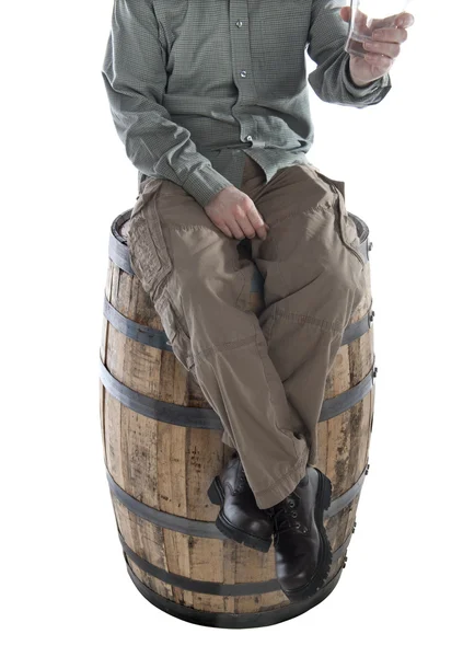 ウイスキー樽の男 — ストック写真