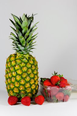 ananas ve çilek