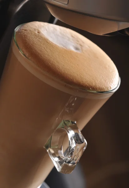 Кофе с капучино в стакане — стоковое фото