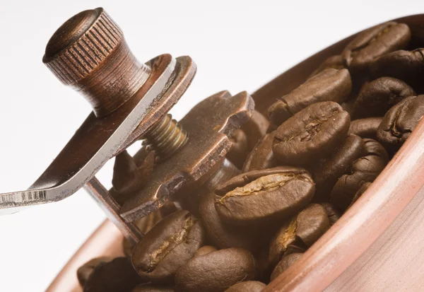 Koffiemolen en koffie zaden — Stockfoto