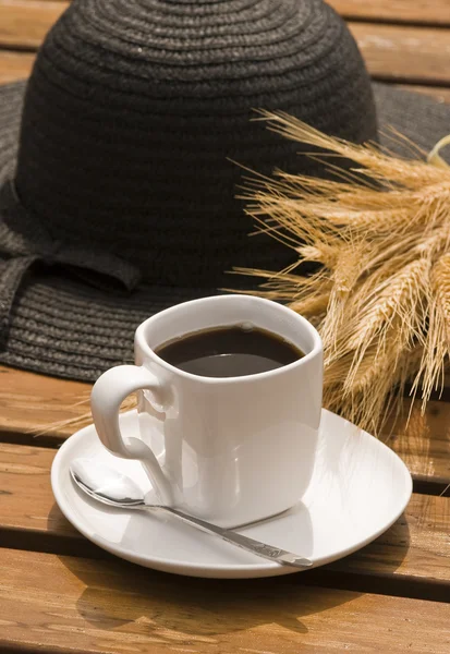 Tasse Kaffee im Garten — Stockfoto