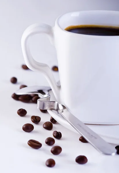 Zwarte koffie in de cup — Stockfoto