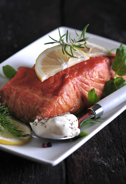 Smoked salmon with white sauce — Stock Photo, Image