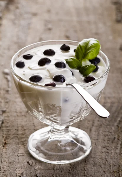 Sweet dessert with blueberries — Stock Photo, Image
