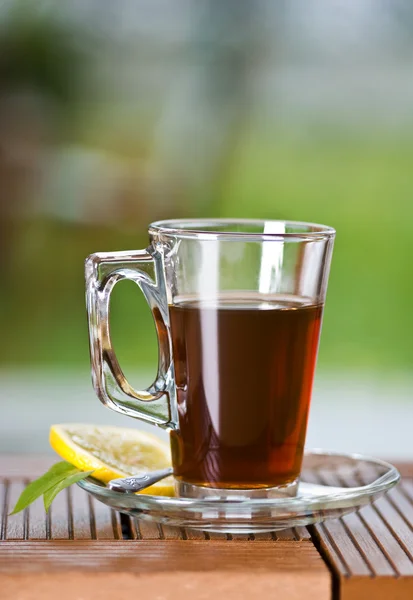 Glass of tea with lemon — Stock Photo, Image