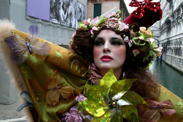 Женщина на Венецианском карнавале — стоковое фото