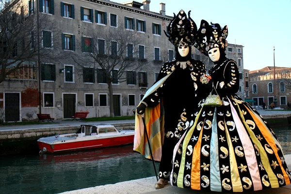 蒙面的夫妇在威尼斯 — 图库照片