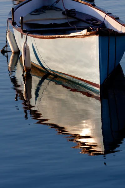 Morning light on a grey boat — Stock Photo, Image