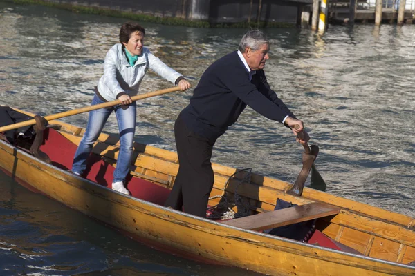 Couple of rowers standing — Stock Photo, Image