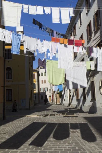 Laundry hanging out on clotheslines, — Stock Photo, Image