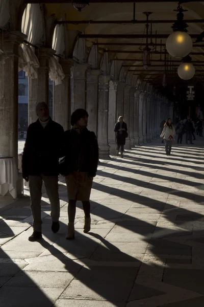 Turistas passeando pela praça San Marco — Fotografia de Stock