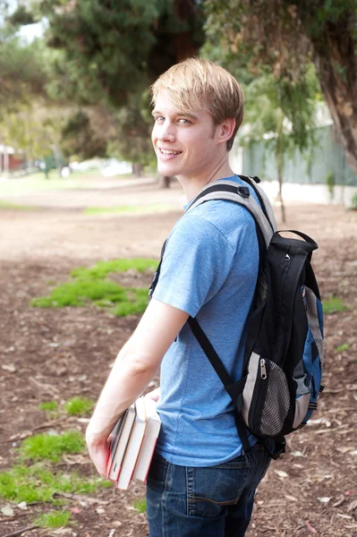 Jonge mannelijke student — Stockfoto