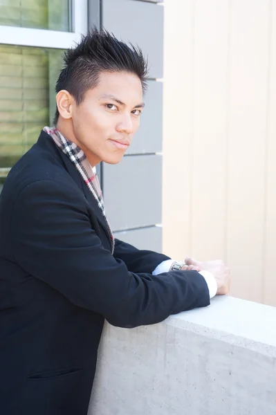 Joven asiático hombre de negocios —  Fotos de Stock