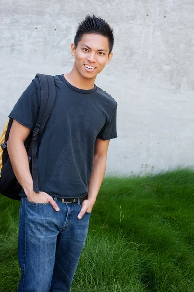 Genç erkek Asya öğrenci — Stok fotoğraf