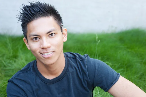 Joven macho asiático estudiante —  Fotos de Stock