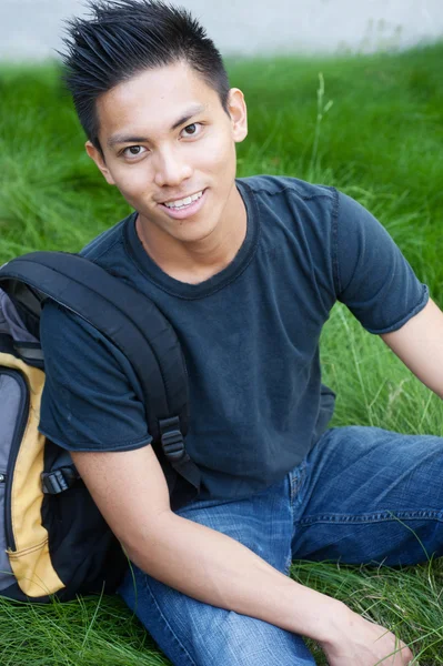 年轻男性的亚洲学生 — 图库照片