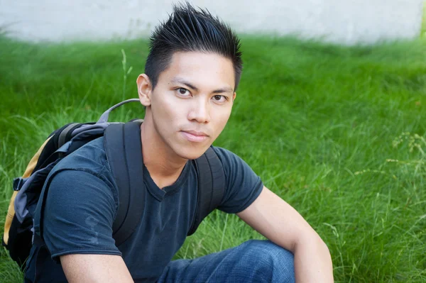 Mladý samec asijská studentka — Stock fotografie