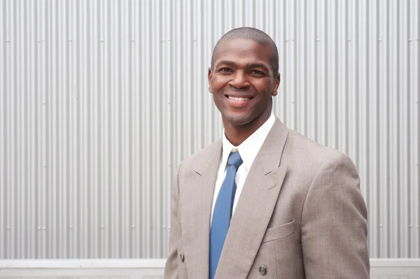 Afrikkalaisen amerikkalaisen liikemiehen muotokuva — kuvapankkivalokuva