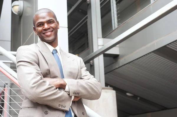 Retrato de un hombre de negocios afroamericano —  Fotos de Stock