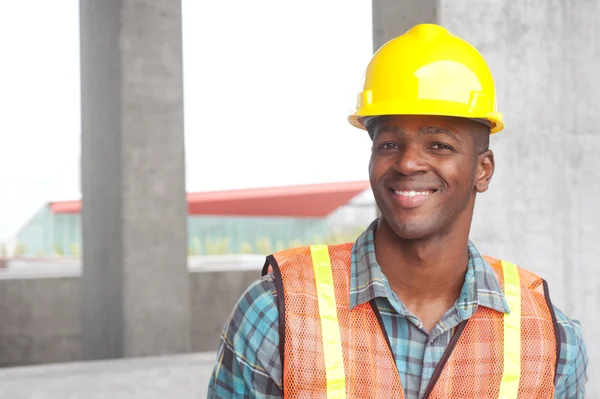 Afro-americano trabalhador da construção civil — Fotografia de Stock