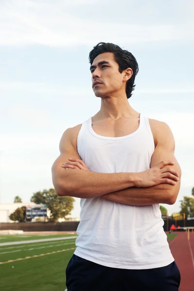 ハンサム、若いラテン系アメリカ人の運動選手 — ストック写真