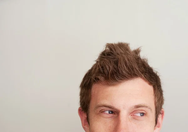 Closeup pohledný mladý muž oči — Stock fotografie