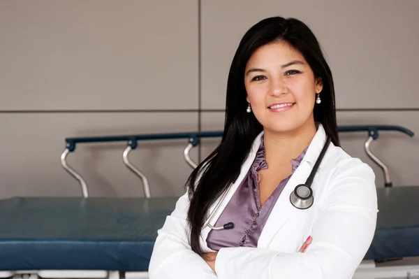 Porträt einer jungen Ärztin — Stockfoto