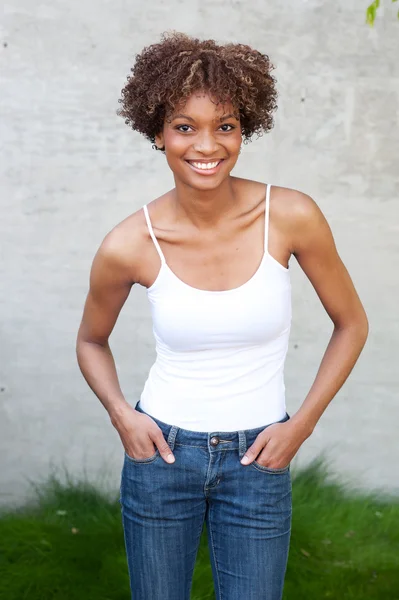 Piękna, afrykańska, amerykańska kobieta. — Zdjęcie stockowe