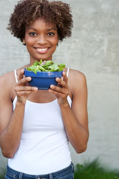 Pretty African American woman with salad — Stock Photo, Image