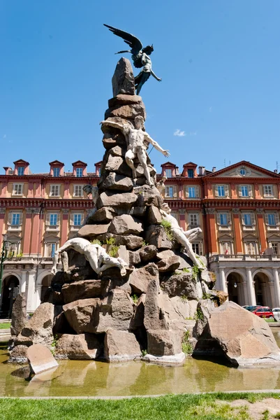 Piazza statuto, fontana del frejus, torino, Italië — Stockfoto