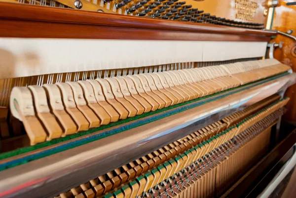 Öppna upprätt piano mekanism — Stockfoto