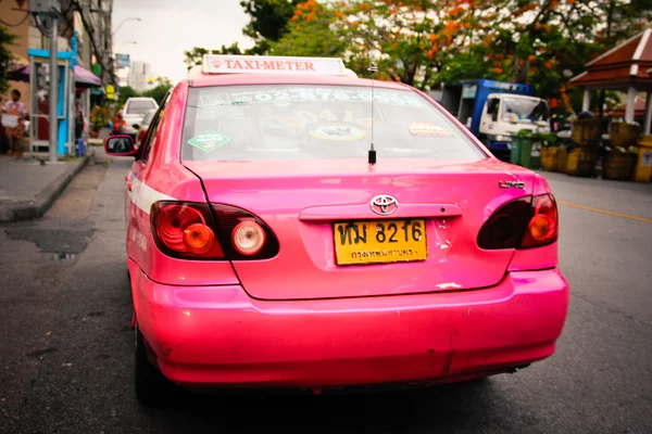 Rosa taxi (Taxi) i Bangkok — Stockfoto
