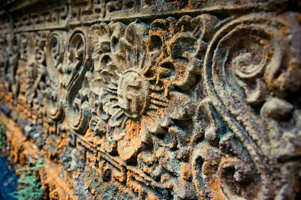 Bali architectuur - muur met een swastika — Stockfoto