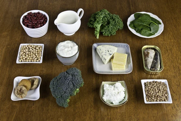 钙的食物来源 免版税图库照片