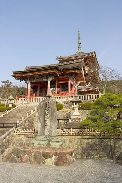 Ingang van kiyomizu-dera tempel, kyoto, japan. — Stockfoto