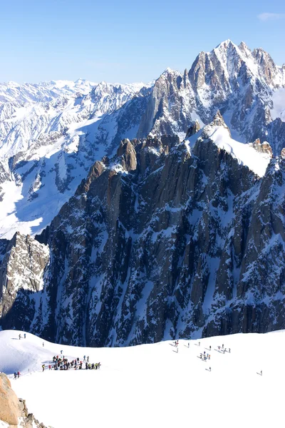 Punto di partenza del percorso Valle Bianca, vista dall'Aiguille du Mid — Foto Stock