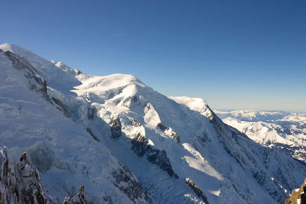 Piek van de Mont blanc in Alpen Stockafbeelding