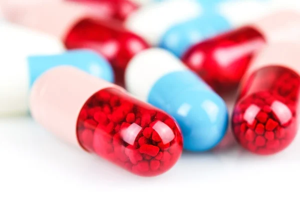 Pilules bleues et rouges — Photo
