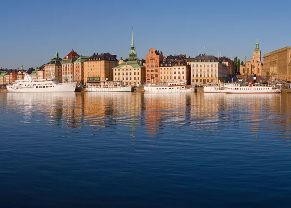 Estocolmo paseo marítimo con viejos barcos de vapor . —  Fotos de Stock