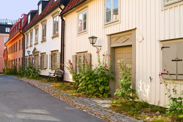 Old idyllic street in summer. — Stock Photo, Image