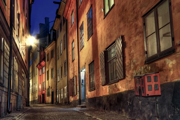 Calle Cobblestone por la noche . — Foto de Stock